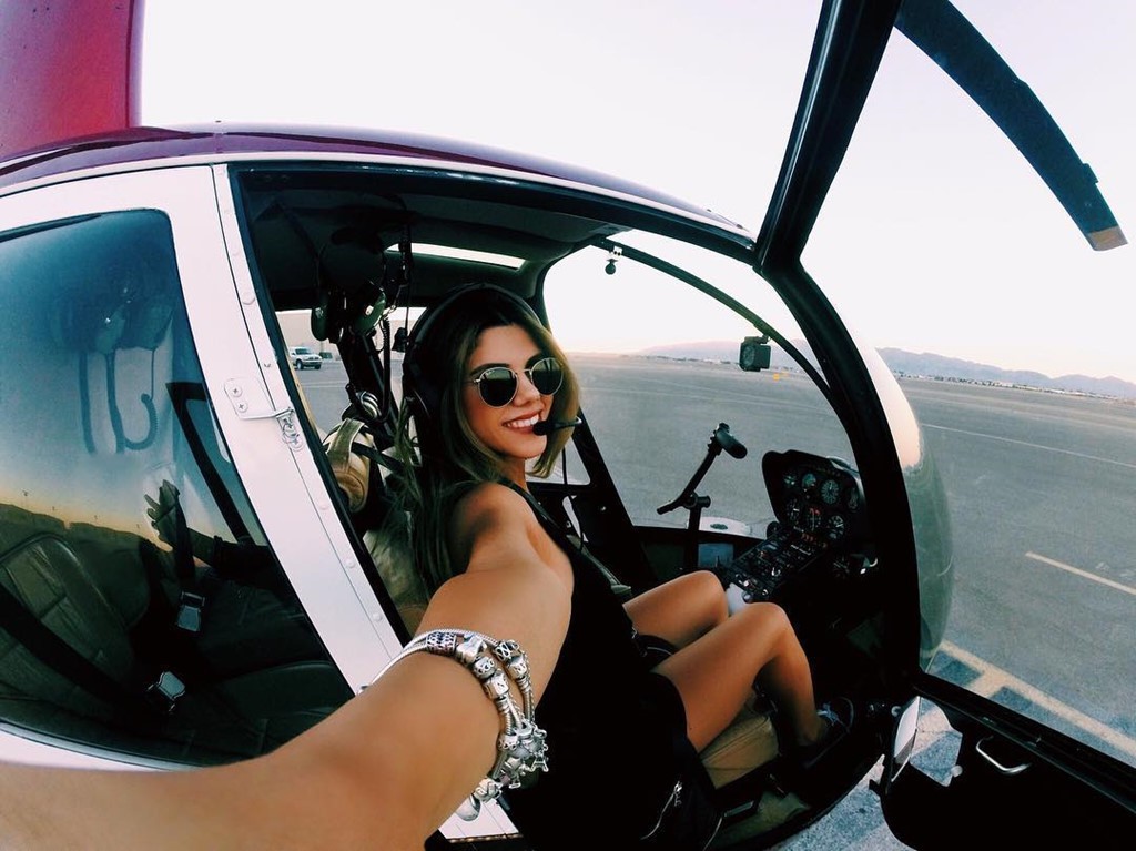 Chiêm ngưỡng nhan sắc xinh đẹp của những nữ phi công hot nhất MXH thế giới